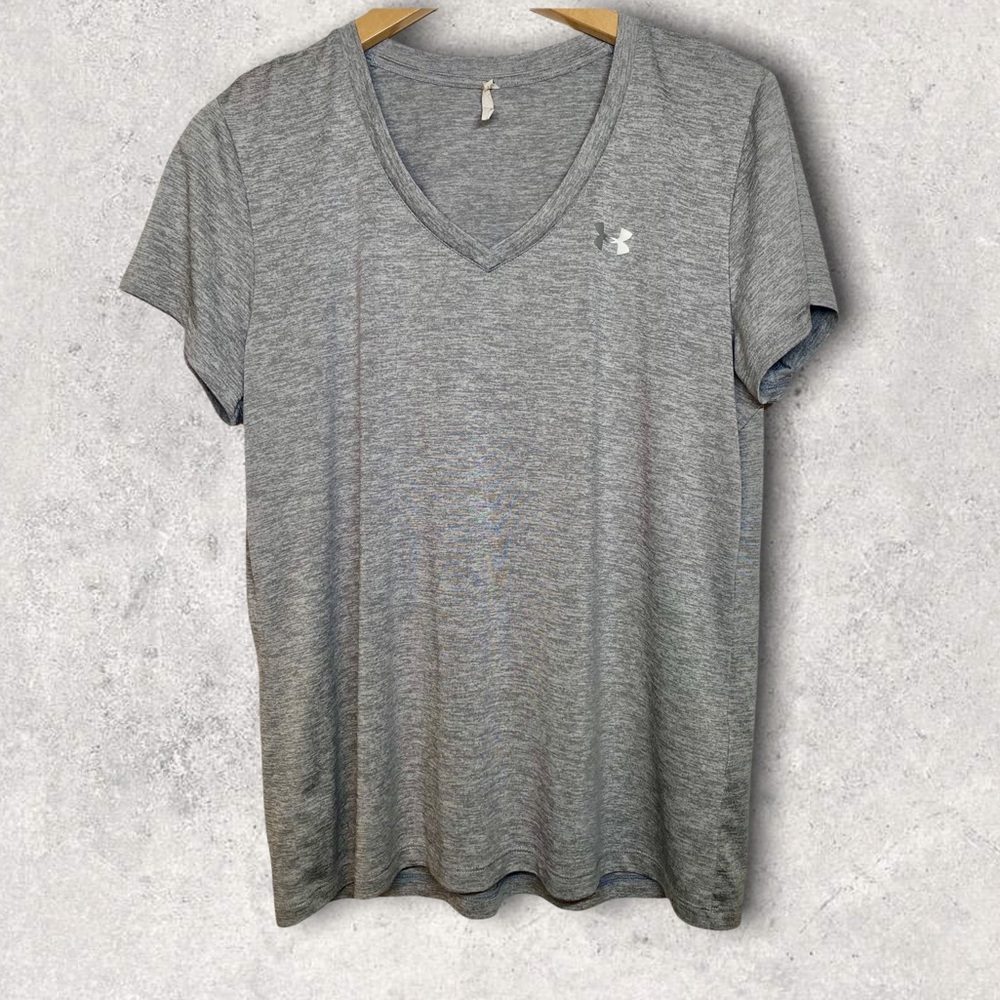 Under Armour loose heat gear gray v-neck short sleeve shirt